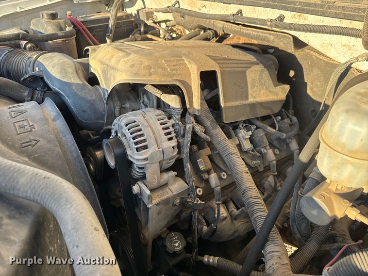 image for item EM8440 2007 Chevrolet Silverado 3500HD utility bed pickup truck