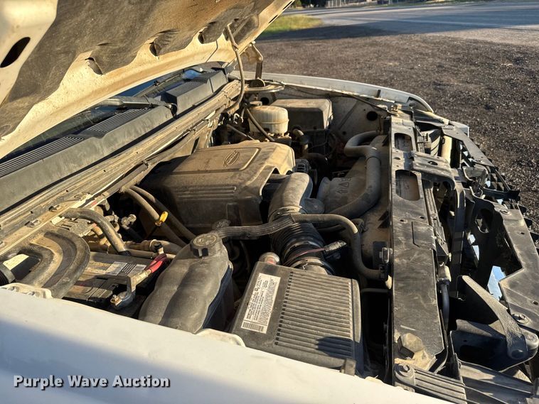 image for item EM8440 2007 Chevrolet Silverado 3500HD utility bed pickup truck