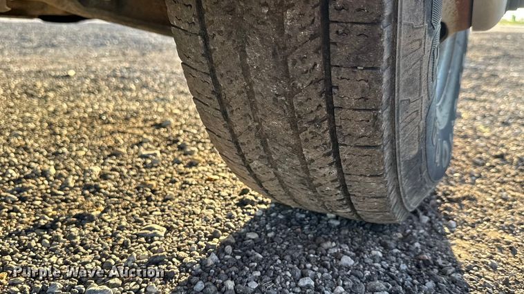 image for item EM8440 2007 Chevrolet Silverado 3500HD utility bed pickup truck