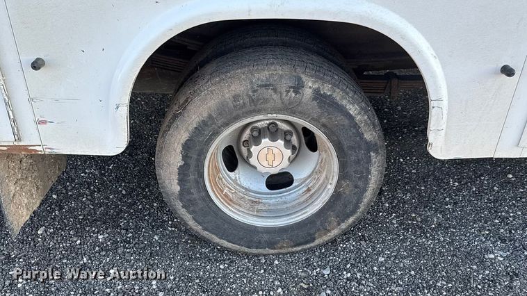 image for item EM8440 2007 Chevrolet Silverado 3500HD utility bed pickup truck