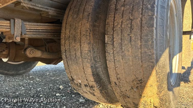 image for item EM8440 2007 Chevrolet Silverado 3500HD utility bed pickup truck