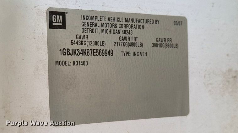 image for item EM8440 2007 Chevrolet Silverado 3500HD utility bed pickup truck