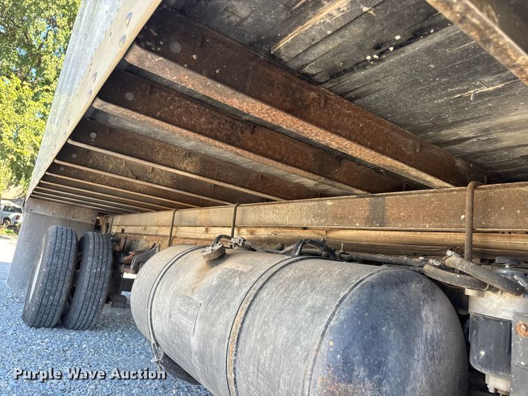 image for item EM8444 2007 Mitsubishi Fuso Fuso FE84D box truck