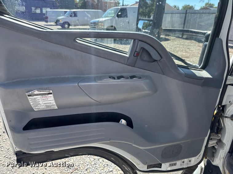 image for item EM8444 2007 Mitsubishi Fuso Fuso FE84D box truck