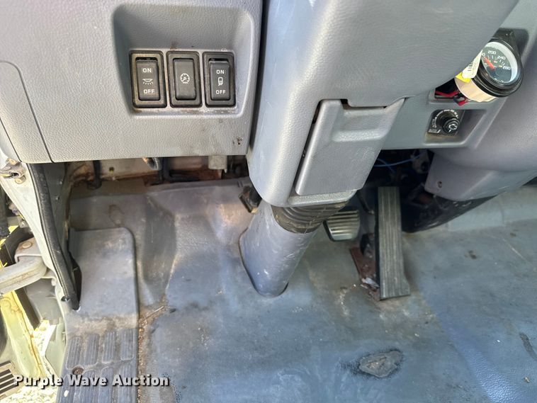 image for item EM8444 2007 Mitsubishi Fuso Fuso FE84D box truck