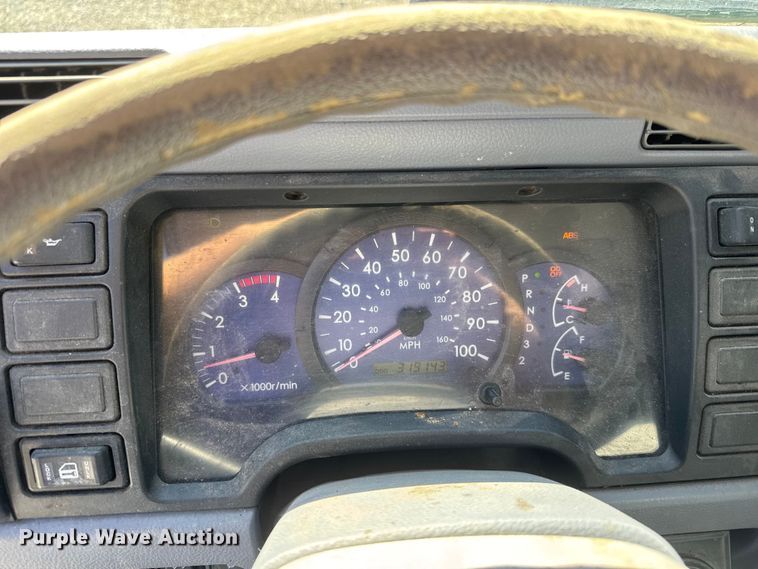 image for item EM8444 2007 Mitsubishi Fuso Fuso FE84D box truck