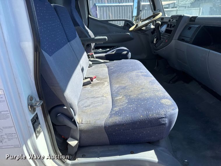 image for item EM8444 2007 Mitsubishi Fuso Fuso FE84D box truck