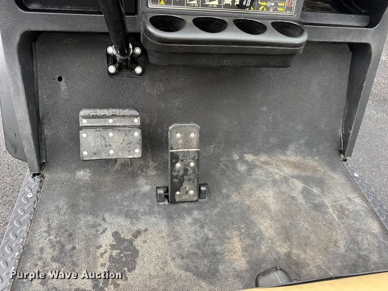 image for item EN0528 2012 Cushman Refresher 1200 utility vehicle