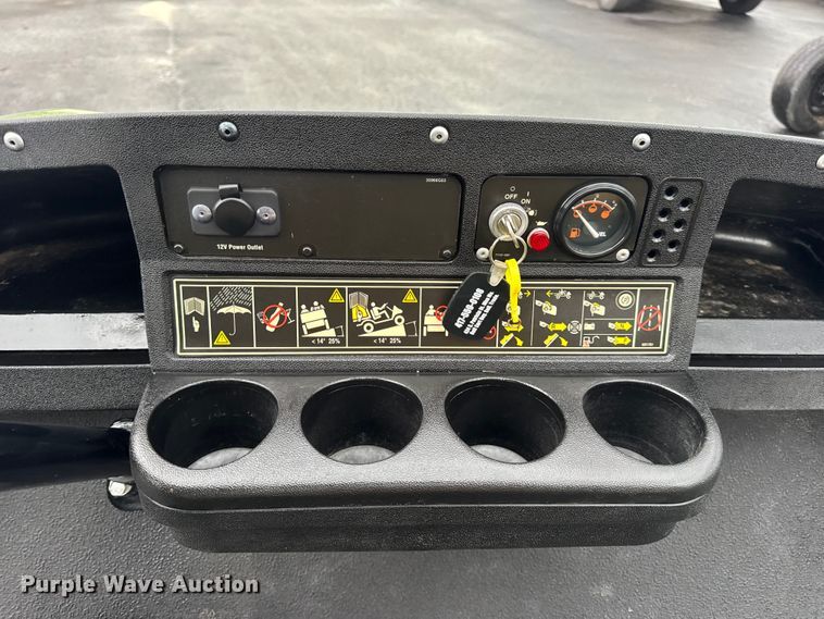 image for item EN0528 2012 Cushman Refresher 1200 utility vehicle