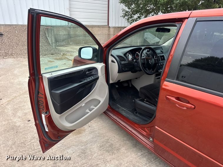 image for item EN0531 2012 Dodge Grand Caravan van