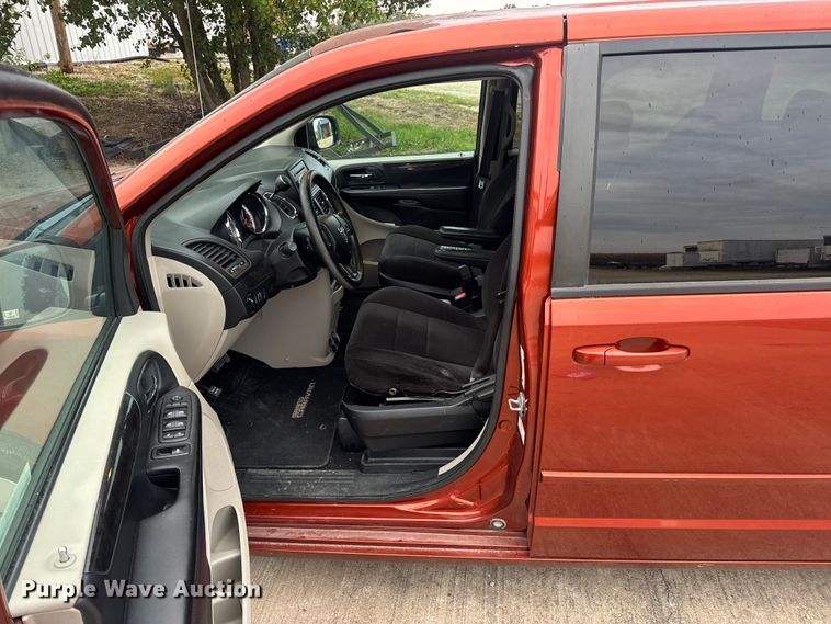 image for item EN0531 2012 Dodge Grand Caravan van