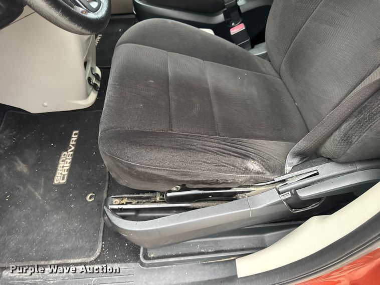 image for item EN0531 2012 Dodge Grand Caravan van