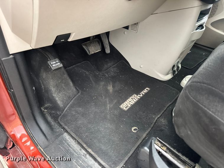 image for item EN0531 2012 Dodge Grand Caravan van