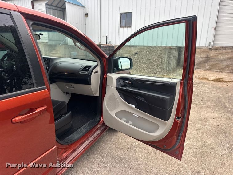 image for item EN0531 2012 Dodge Grand Caravan van