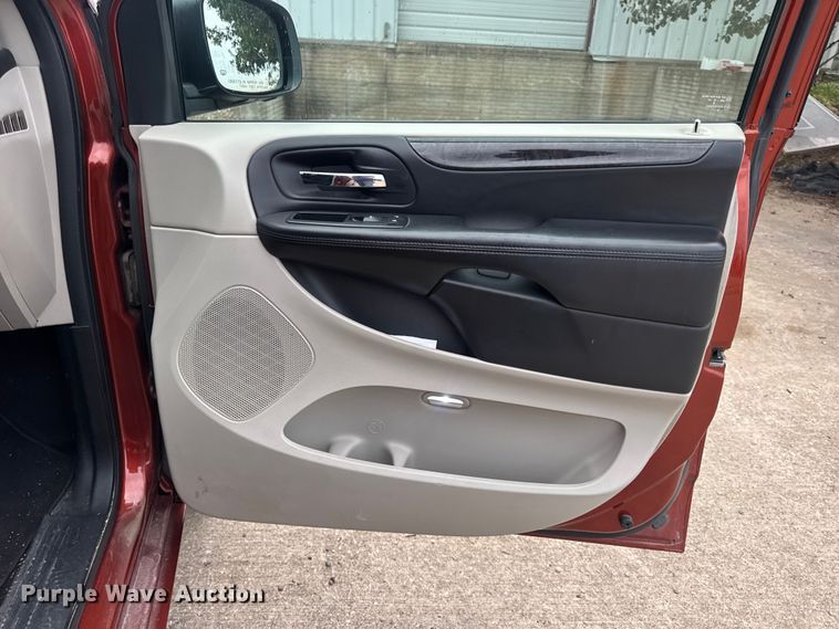 image for item EN0531 2012 Dodge Grand Caravan van