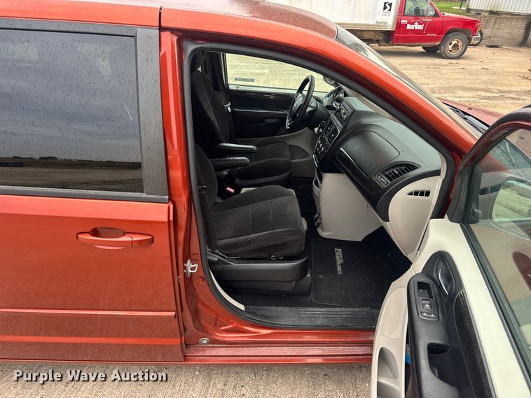 image for item EN0531 2012 Dodge Grand Caravan van