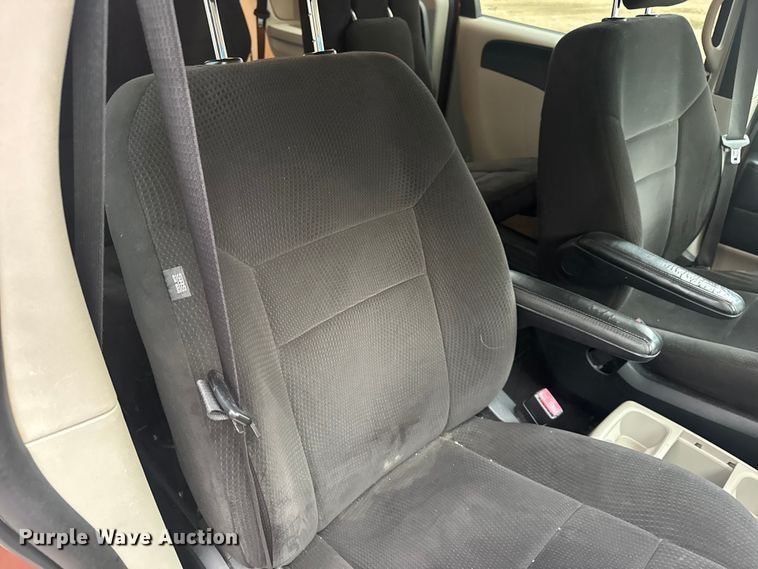 image for item EN0531 2012 Dodge Grand Caravan van