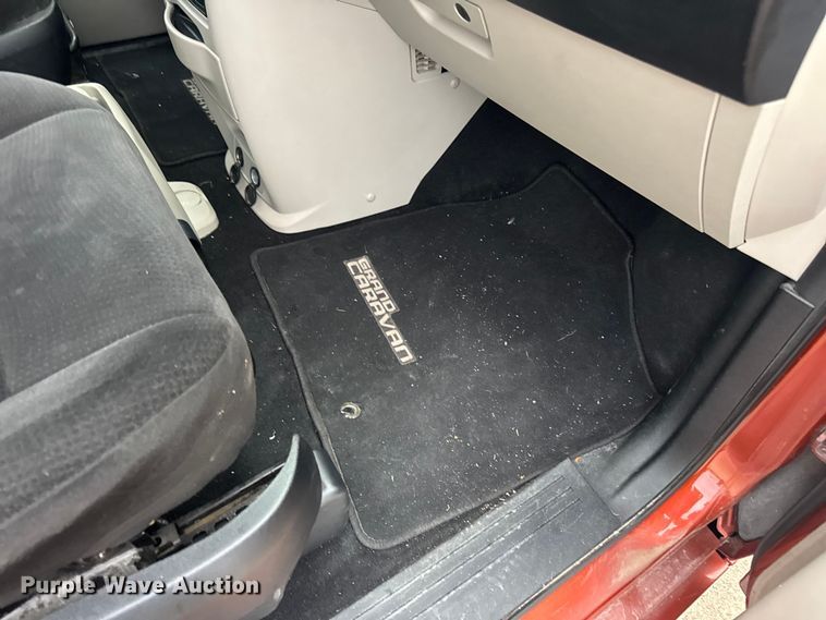 image for item EN0531 2012 Dodge Grand Caravan van