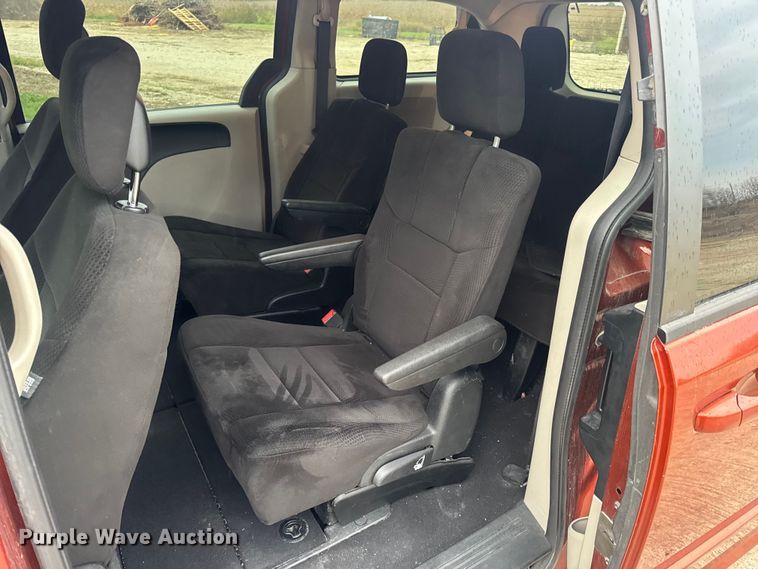 image for item EN0531 2012 Dodge Grand Caravan van