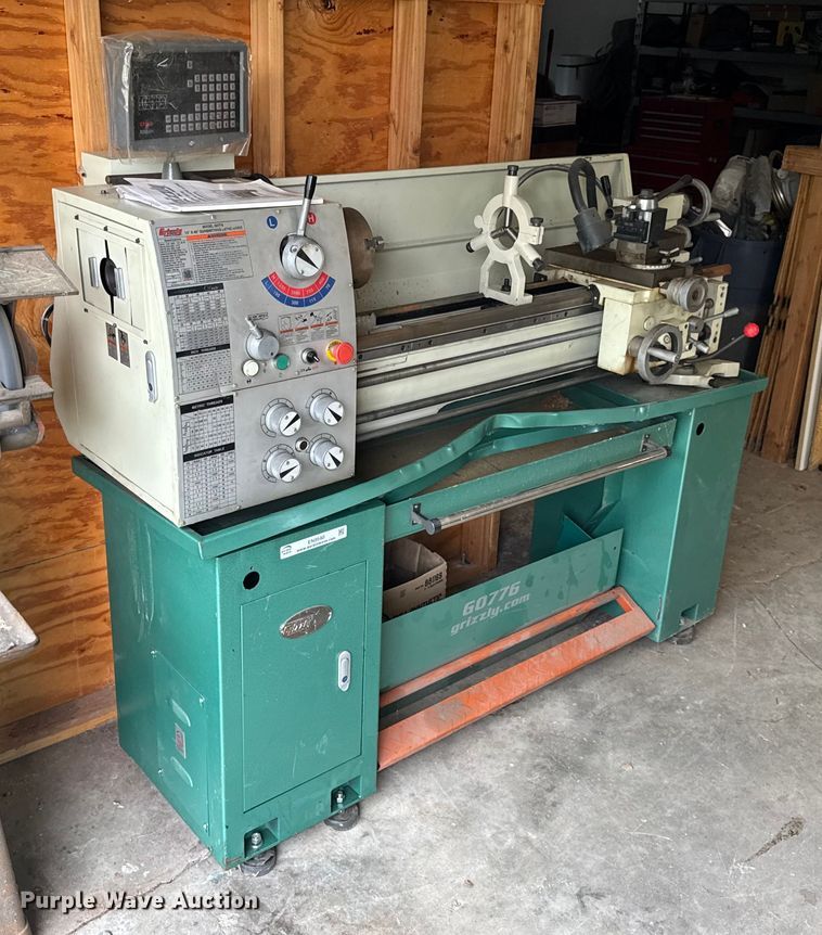 image for item EN0540 2018 Grizzly G0776 lathe