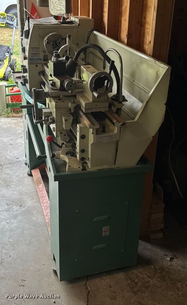 image for item EN0540 2018 Grizzly G0776 lathe