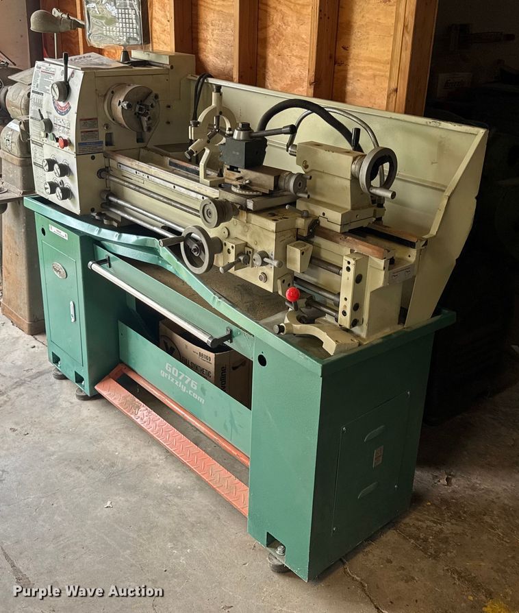 image for item EN0540 2018 Grizzly G0776 lathe