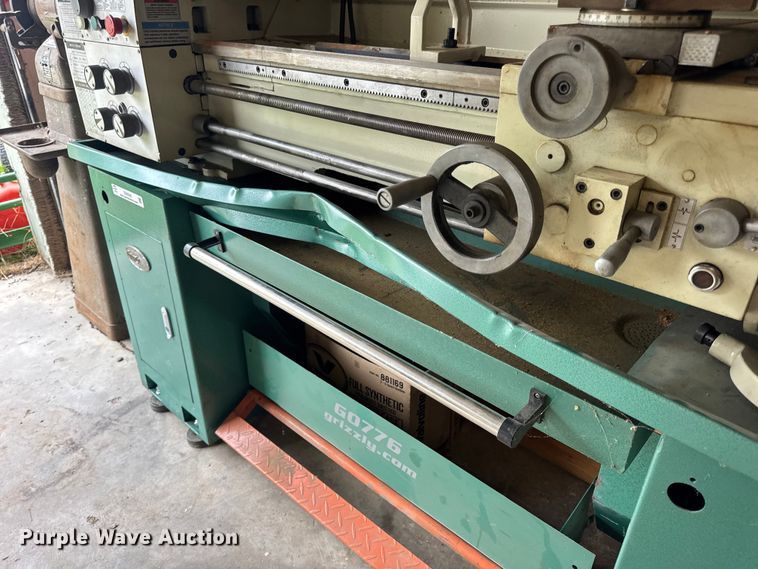 image for item EN0540 2018 Grizzly G0776 lathe