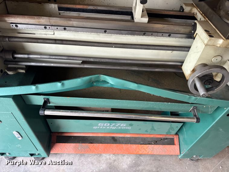 image for item EN0540 2018 Grizzly G0776 lathe