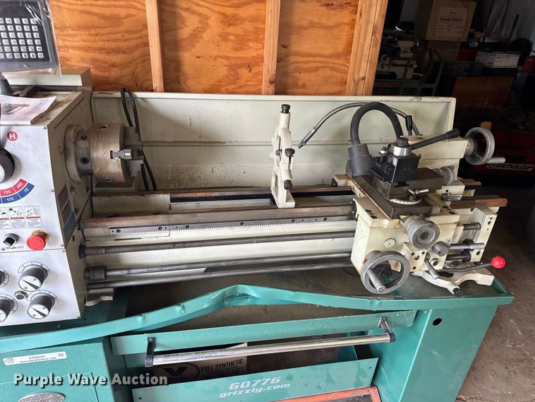 image for item EN0540 2018 Grizzly G0776 lathe