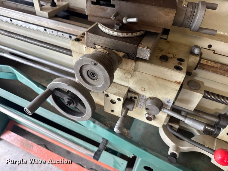 image for item EN0540 2018 Grizzly G0776 lathe