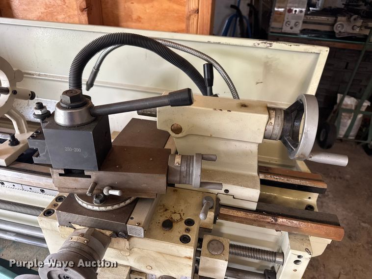 image for item EN0540 2018 Grizzly G0776 lathe