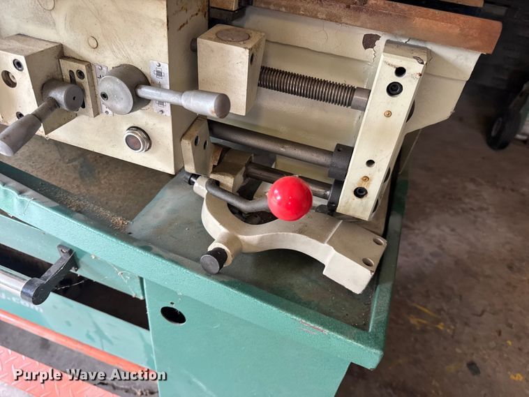 image for item EN0540 2018 Grizzly G0776 lathe