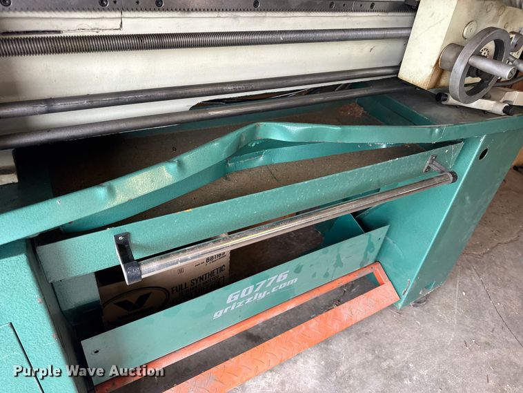image for item EN0540 2018 Grizzly G0776 lathe