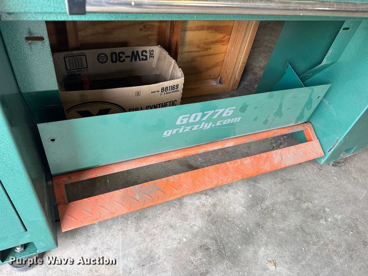 image for item EN0540 2018 Grizzly G0776 lathe