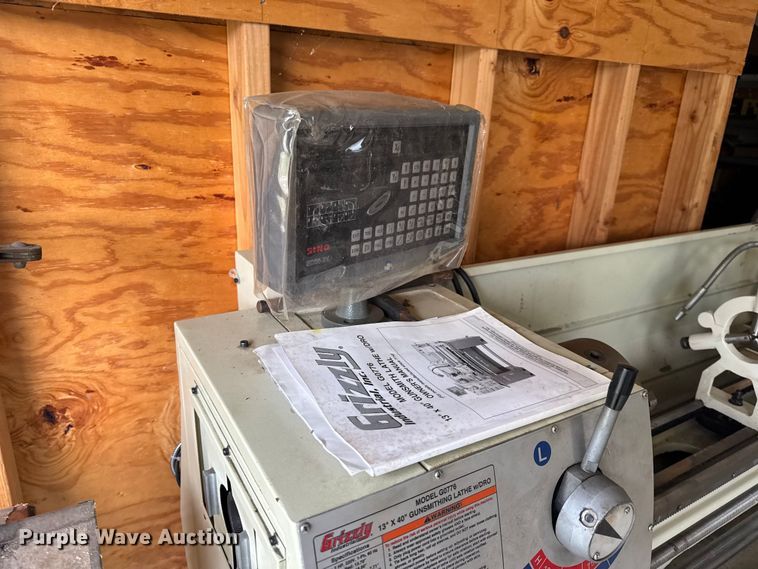 image for item EN0540 2018 Grizzly G0776 lathe