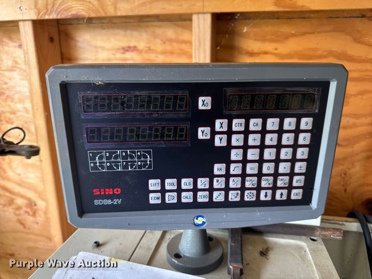 image for item EN0540 2018 Grizzly G0776 lathe