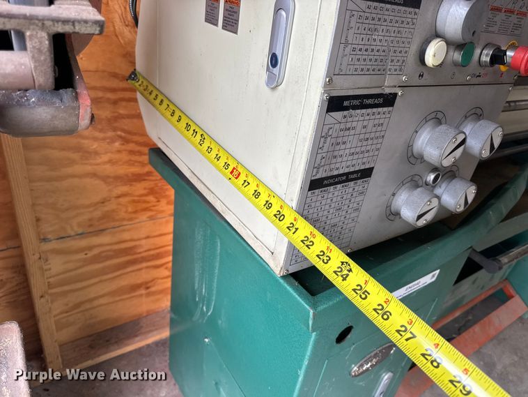 image for item EN0540 2018 Grizzly G0776 lathe