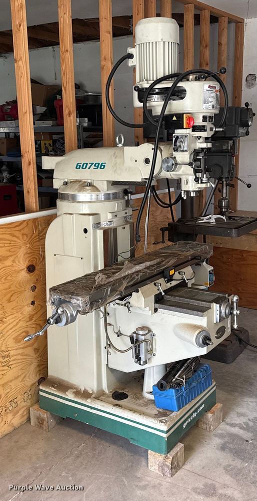 image for item EN0541 2019 Grizzly G0796 milling machine