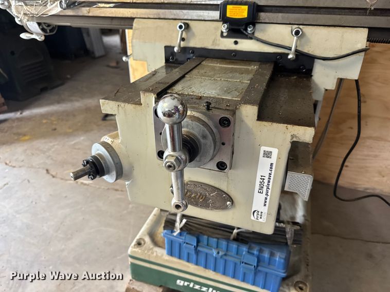 image for item EN0541 2019 Grizzly G0796 milling machine