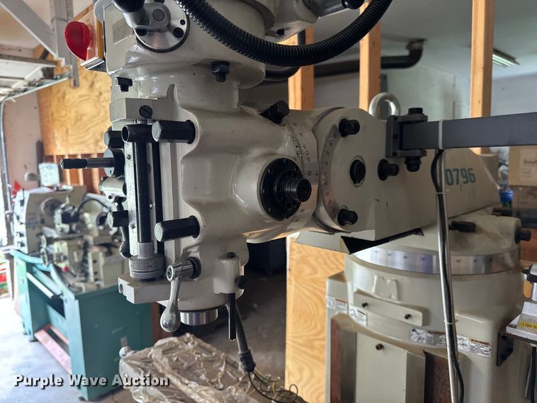 image for item EN0541 2019 Grizzly G0796 milling machine