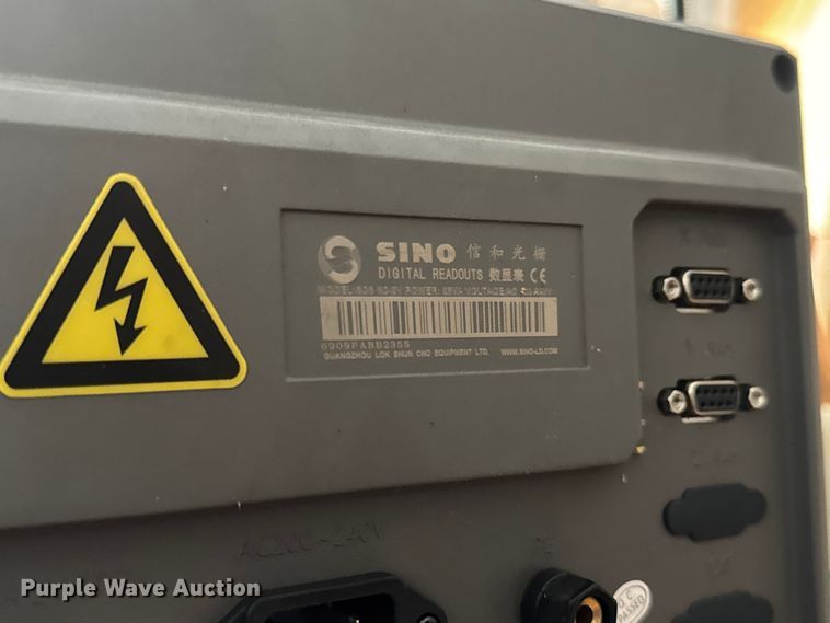 image for item EN0541 2019 Grizzly G0796 milling machine