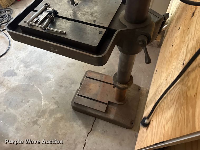 image for item EN0542 Clausing Series 22V-1 drill press