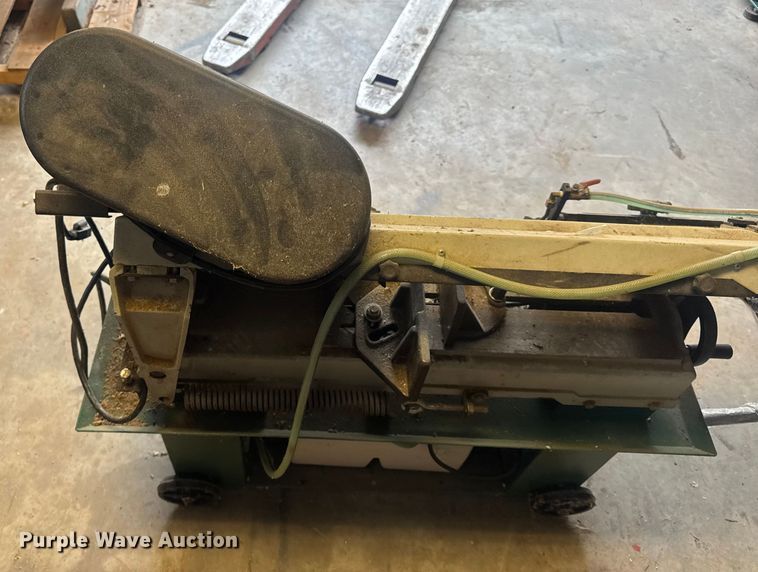 image for item EN0547 2019 Grizzly G0561 band saw