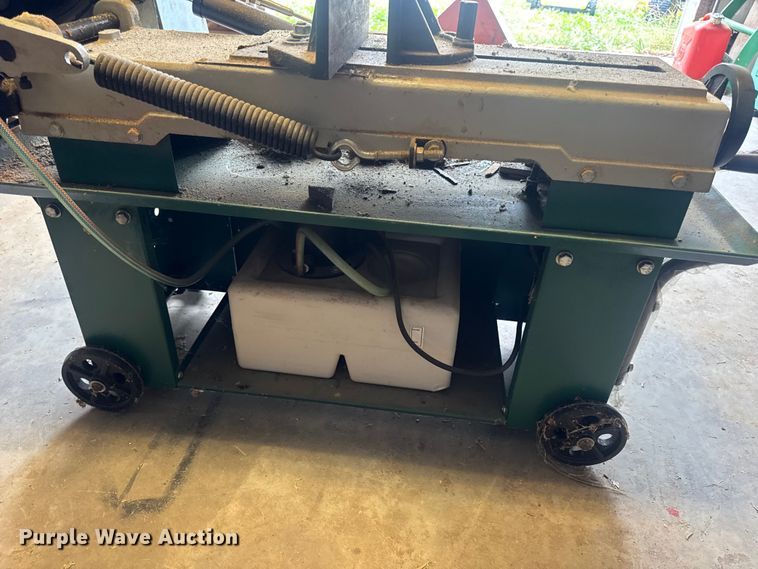 image for item EN0547 2019 Grizzly G0561 band saw