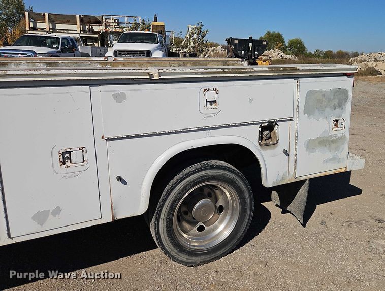 image for item EO4719 2001 Ford F450 Super Duty utility / service truck