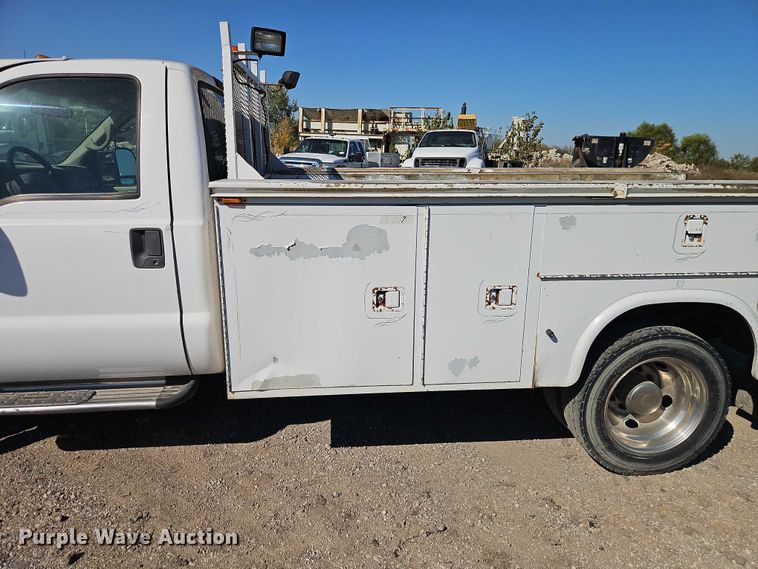 image for item EO4719 2001 Ford F450 Super Duty utility / service truck