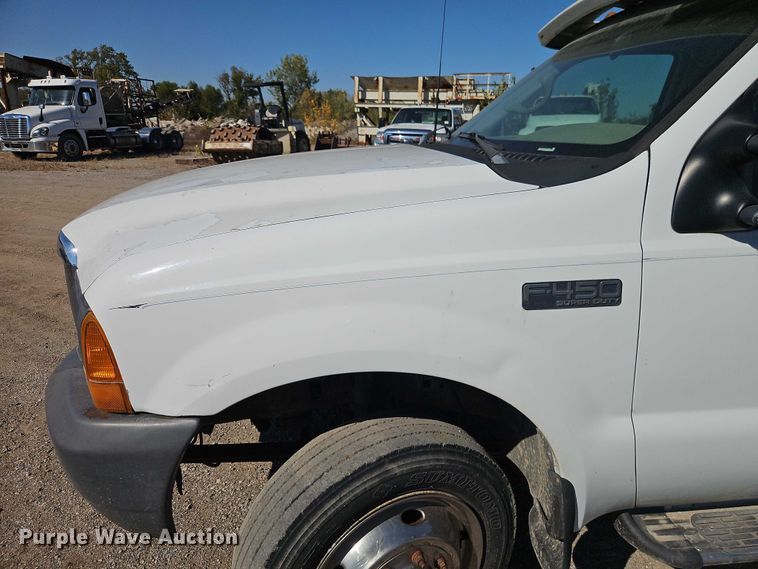 image for item EO4719 2001 Ford F450 Super Duty utility / service truck