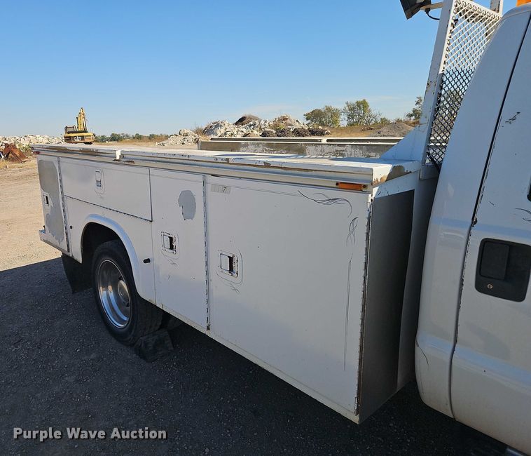 image for item EO4719 2001 Ford F450 Super Duty utility / service truck