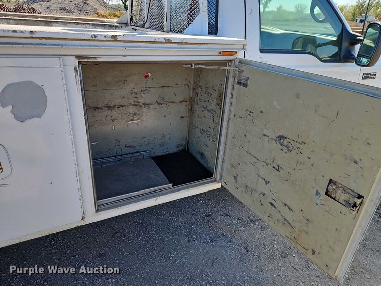 image for item EO4719 2001 Ford F450 Super Duty utility / service truck