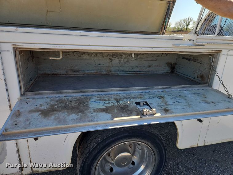 image for item EO4719 2001 Ford F450 Super Duty utility / service truck